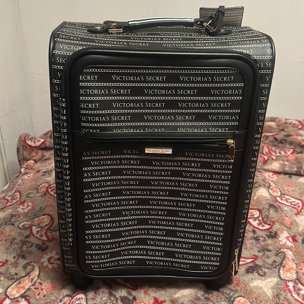 The VS getaway carry-on suitcase!!